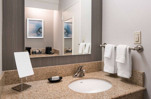 El Segundo Hotel | 2 Spacious Rooms Near Dignity Health Sports Park – Ideal for Sports Fans