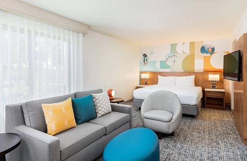 Anaheim Resort Hotel | 2 Spacious Studios w/Full Kitchen and Heated Pool Close to Disneyland - Parking