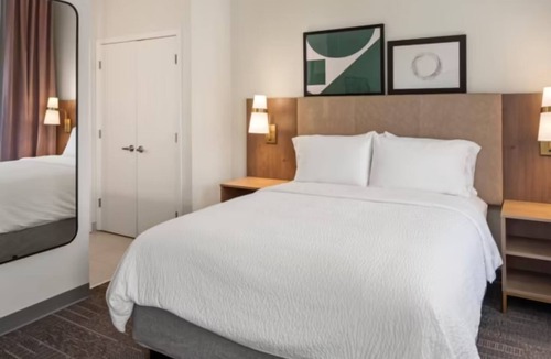 West Bloomington Hotel | 2 Spacious Suites Near Mall of America & MSP Airport with Breakfast Included