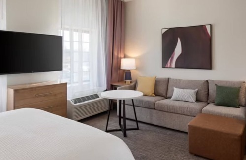 West Bloomington Hotel | 2 Spacious Suites Near Mall of America & MSP Airport with Breakfast Included