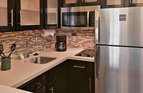 Plantation Apartment | 2 Spacious Suites w/Kitchens, Free Breakfast, Outdoor Pool!