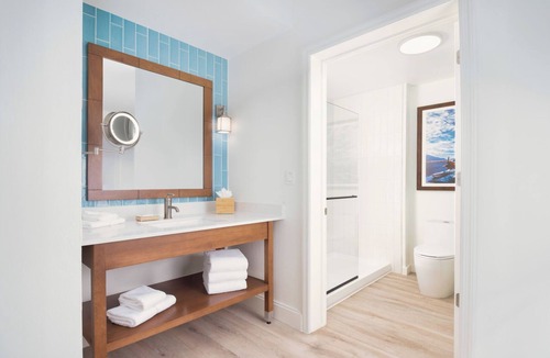 Park Shore Hotel | 2 Spacious Units Ideal For Family and Friends with Free Breakfast
