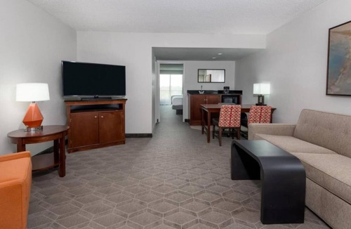 Park Central Hotel | 2 Spacious Units w/Complimentary Cooked-to-order Breakfast! FREE Parking, Pool!