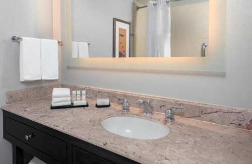 Park Central Hotel | 2 Spacious Units w/Complimentary Cooked-to-order Breakfast! FREE Parking, Pool!