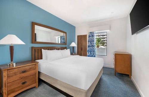 Enterprise Hotel | 2 Spacious Units with Swimming Pool and Free Parking Near Las Vegas Strip