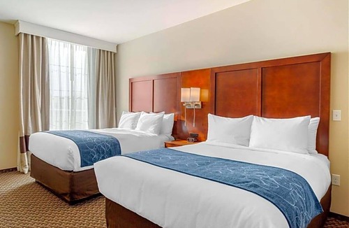 Burlington Hotel | 2-Star Hotel ∙ Comfort Suites Burlington near I-5