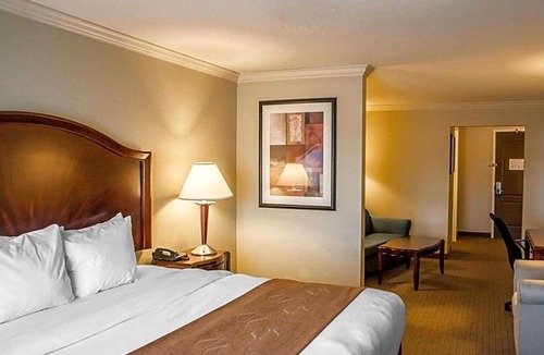 Forest Park Hotel | 2-Star Hotel ∙ Comfort Suites Cincinnati North