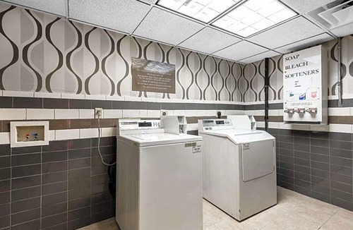 Antioch Hotel | 2-Star Hotel ∙ Comfort Inn & Suites Nashville-Antioch
