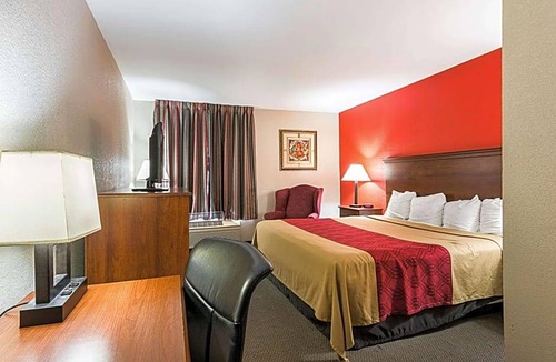 Clinton Hotel | 2-Star Hotel ∙ Econo Lodge Andrews AFB