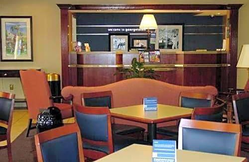 Georgetown Hotel | 2-Star Hotel ∙ Hampton Inn Lexington - Georgetown I-75