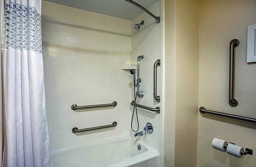 Northeast Yonkers Hotel | 2-Star Hotel ∙ Hampton Inn & Suites Yonkers - Westchester