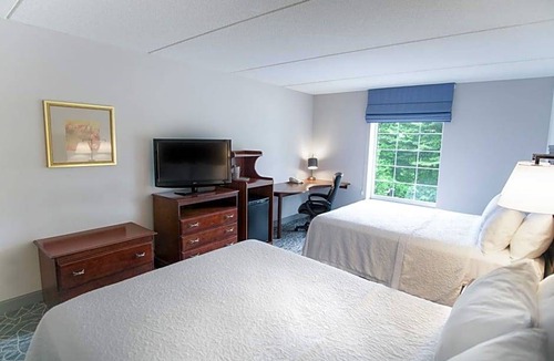 Lenox Hotel | 2-Star Hotel ∙ Hampton Inn & Suites Berkshires-Lenox