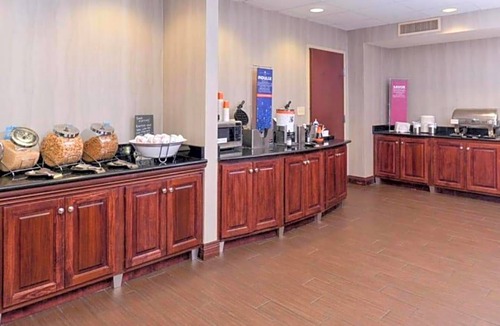 Muncie Hotel | 2-Star Hotel ∙ Hampton Inn & Suites Muncie