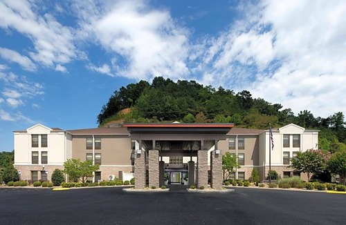 Middlesboro Hotel | 2-Star Hotel ∙ Holiday Inn Express Middlesboro, an IHG Hotel