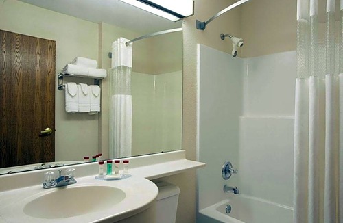 Bloomington Hotel | 2-Star Hotel ∙ Ramada Limited and Suites Bloomington