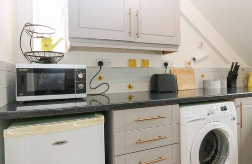 Peterculter Cottage | 2 STATION ROAD EAST, character holiday cottage in Peterculter