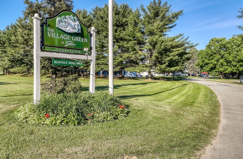 Stowe Area Condo | 2-Story Golf Course Front Condo w/Gas Fireplace, Shared Hot Tub, Pool, Game Room