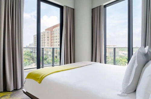 Midtown Hotel | 2 Striking Modern Suites in Midtown with Pool, Fitness, Tennis Court