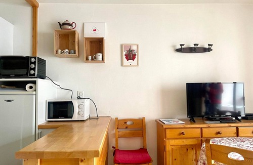 Brides-les-Bains Apartment | 2* Studio for 2 with wifi and parking, station center