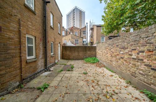 Stockwell Apartment | 2 Studios Brixton 4 Double Beds 2 Bathrooms Garden
