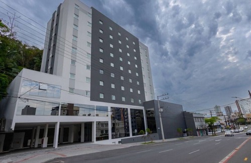 Centro Hotel | 2 Stylish Accommodations near Norte Shopping - 3.9 Mi | Pet-Friendly!