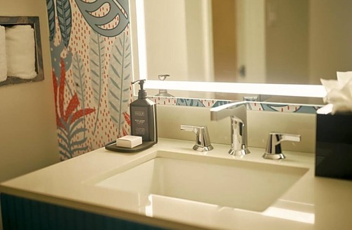Downtown San Francisco Hotel | 2 Stylish Units with Heated Rooftop Pools, Walk to SF Attractions