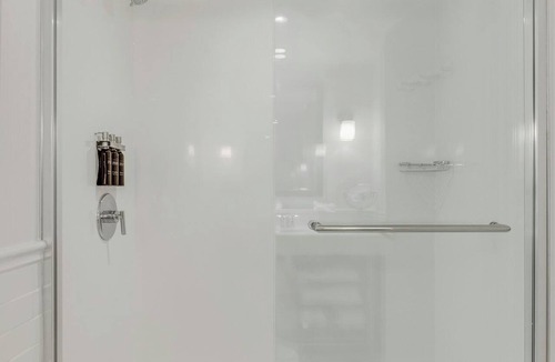 Bay Village Hotel | 2 Superior 2 Queens | Revere Hotel Stay | 1.1 Miles from Newbury Street