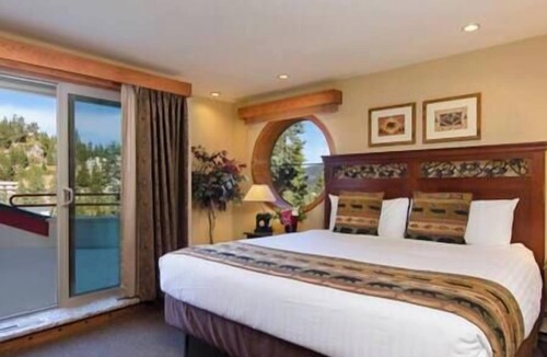 Tahoe Village Resort | 2 The Ridge Resort Lake Tahoe, Hot Tub, Fireplace