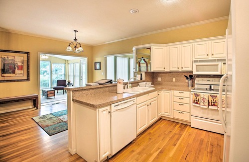 Lake Hamilton Cottage | 2-tier Deck & Boat Parking: Lake Hamilton Home