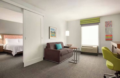 Houston Hotel | 2 Tranquil Rooms Designed for Relaxation - Your Weekend Retreat in Houston!