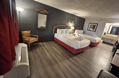 Mattoon Hotel | 2 Travel-Friendly Rooms | Free Breakfast & Fitness Center | Near Shops & Parks