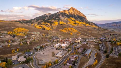 Mount Crested Butte House | 2 Unit Combo Heated Pool Hot Tub Steam Gym
