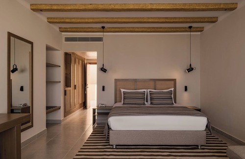 Port Ghalib Hotel | 2-Unit Oasis with Queen Beds by Marsa Bay – Perfect for Families or Couples