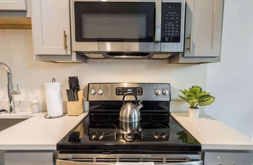 Downtown Louisville Apartment | 2- Unit Renovated Loft w/Free Parking | Lou Med!