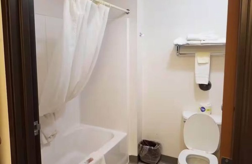 Dell Rapids Hotel | 2 Units | Adventure Hub w/Breakfast & Free Parking | Sioux River Trails