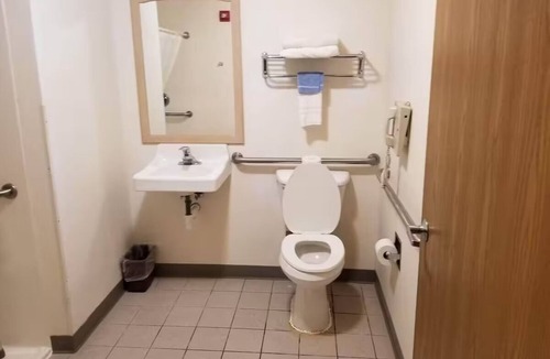 Dell Rapids Hotel | 2 Units | Adventure Hub w/Breakfast & Free Parking | Sioux River Trails