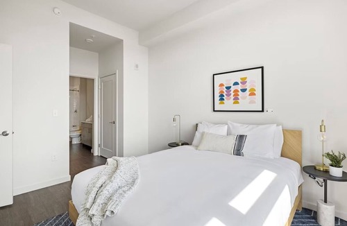 Bluemont Hotel | 2 Units | Arlington Retreat | Rooftop & Balcony | Near DC Landmarks & Dining