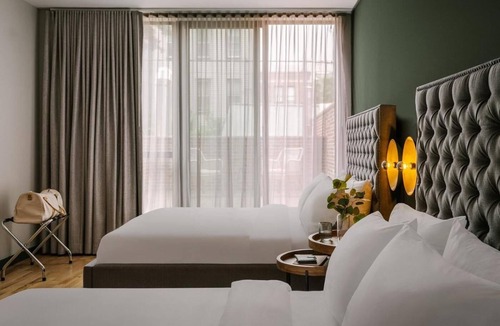 Queens Hotel | 2 Units | Bright & Modern City Base | Near Major Transit Hub & NYC Landmarks