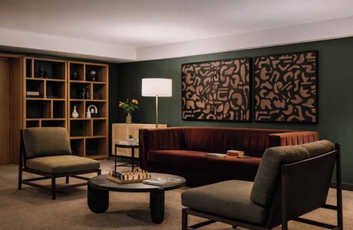 Queens Hotel | 2 Units | Bright & Modern City Base | Near Major Transit Hub & NYC Landmarks