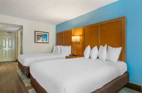 Seabreeze Park Hotel | 2 Units | Delightful Family Getaway | Experience Daytona Beach & Nightlife