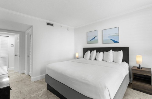 Coconut Grove Hotel | 2 Units | Deluxe 1BR Suite with Pool Access
