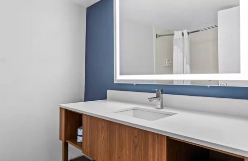 Cheyenne Hotel | 2 Units | Deluxe 2 Queen Beds Near Cheyenne Regional Airport for Business Trips
