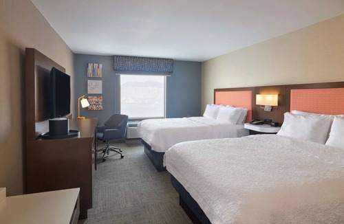 Smithfield Hotel | 2 Units | Enjoy Providence Getaway – Indoor Pool + Free Hot Breakfast