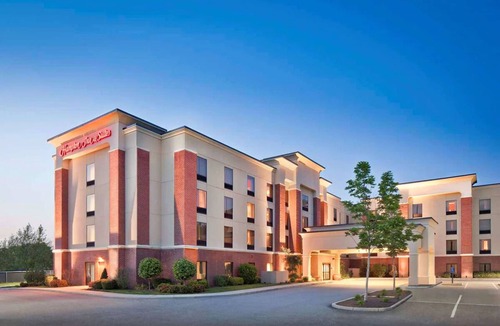 Smithfield Hotel | 2 Units | Free Hot Breakfast + Indoor Pool – Minutes to Bryant & Twin River