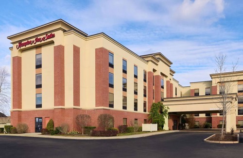 Smithfield Hotel | 2 Units | Free Hot Breakfast + Indoor Pool – Minutes to Bryant & Twin River