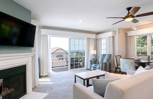 Del Mar Hotel | 2 Units | Full Kitchen | Balcony | Free Parking | Steps from Del Mar Beach
