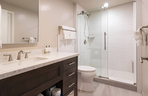 Del Mar Hotel | 2 Units | Full Kitchen | Balcony | Free Parking | Steps from Del Mar Beach