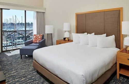 Berkeley Hotel | 2 Units | Golden Gate Retreat | Poolside Stay & Parking near UC Berkeley