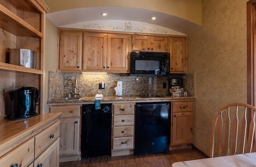 Olympic Valley Hotel | 2 Units | Kitchen | Free Parking | Olympic Valley Stay | Near Ski Slopes