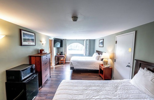 Shawnee On Delaware Hotel | 2 Units | Mountain Retreat | Refined Comfort & Scenic Views in a Serene Hideaway